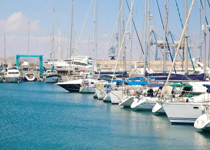 Appartement Finikoudes Marina View 202 *