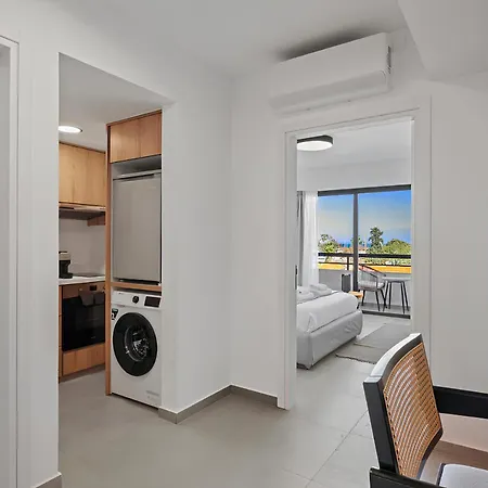 Finikoudes Marina View 202 *